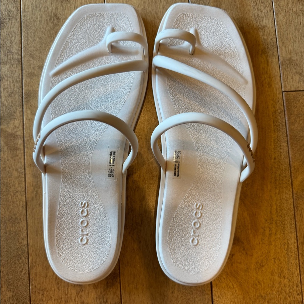 CROCS Women’s Miami Toe Loop Sandals in Dew NWOT Size 7